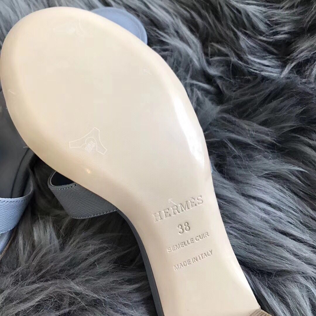 Hermes Oasis Sandals In Pearl Grey Epsom Leather - Image 5