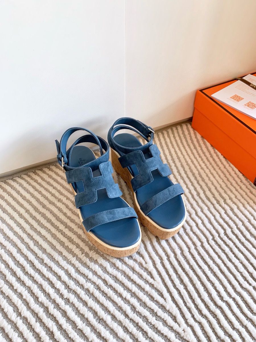 Hermes Havane 30 Sandals in Blue Suede Leather - Image 3