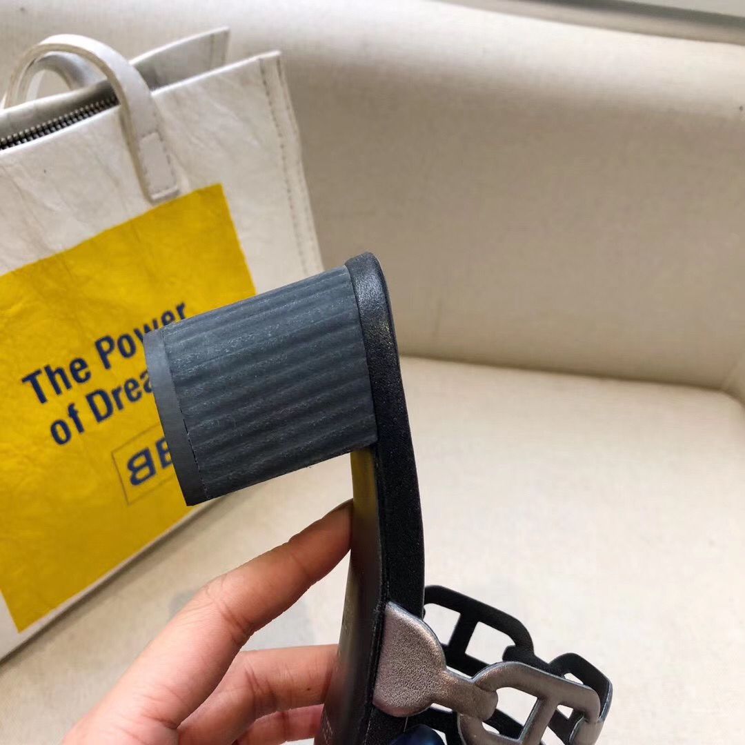 Hermes Tandem Sandals In Gold/Silver Lambskin - Image 9