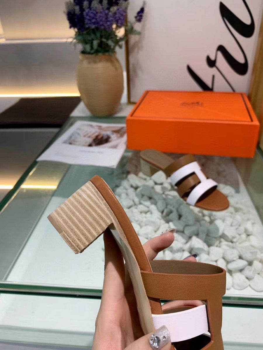 Hermes Amica 5mm Sandals In Brown/White Calfskin - Image 5