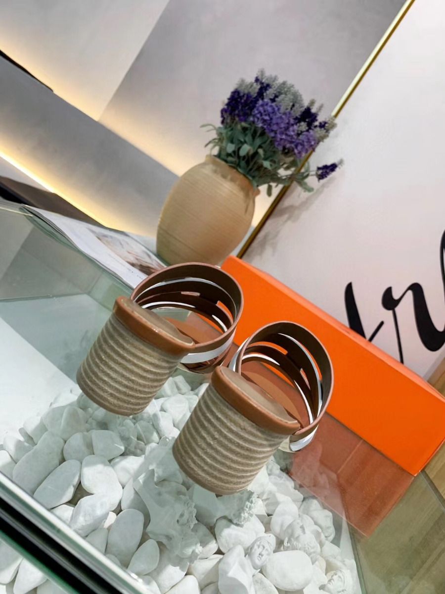 Hermes Amica 5mm Sandals In Brown/White Calfskin - Image 6