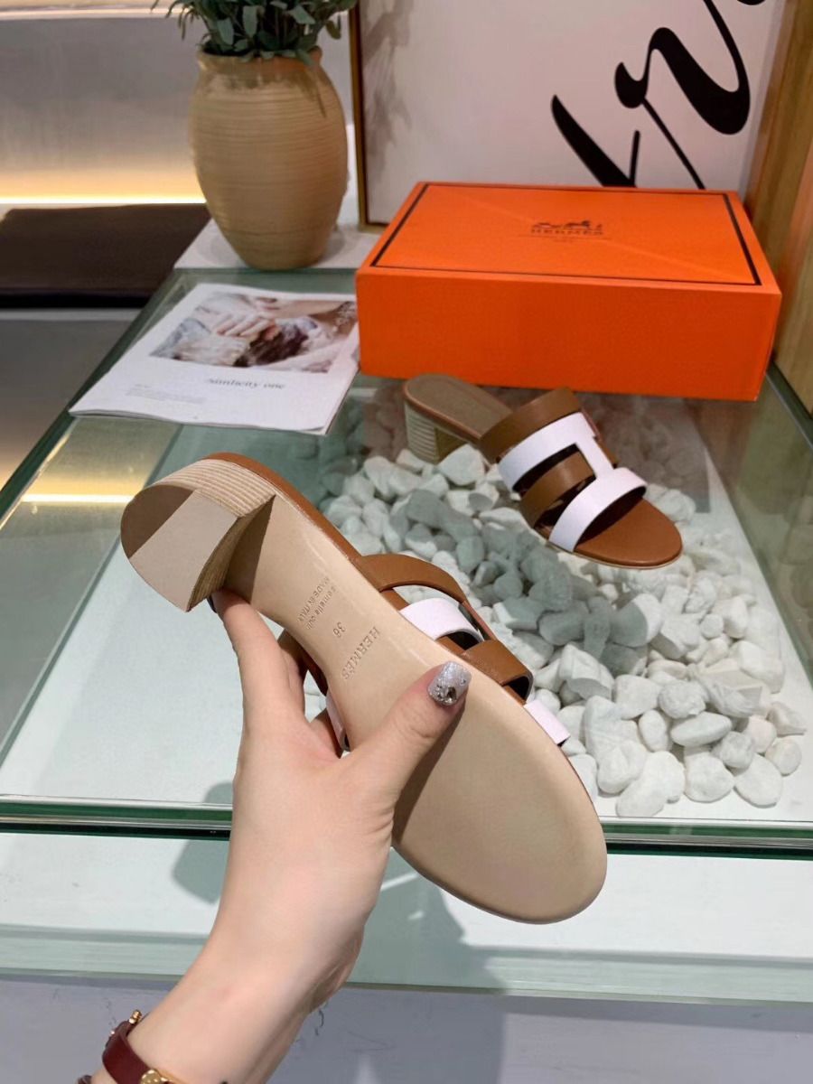 Hermes Amica 5mm Sandals In Brown/White Calfskin - Image 9