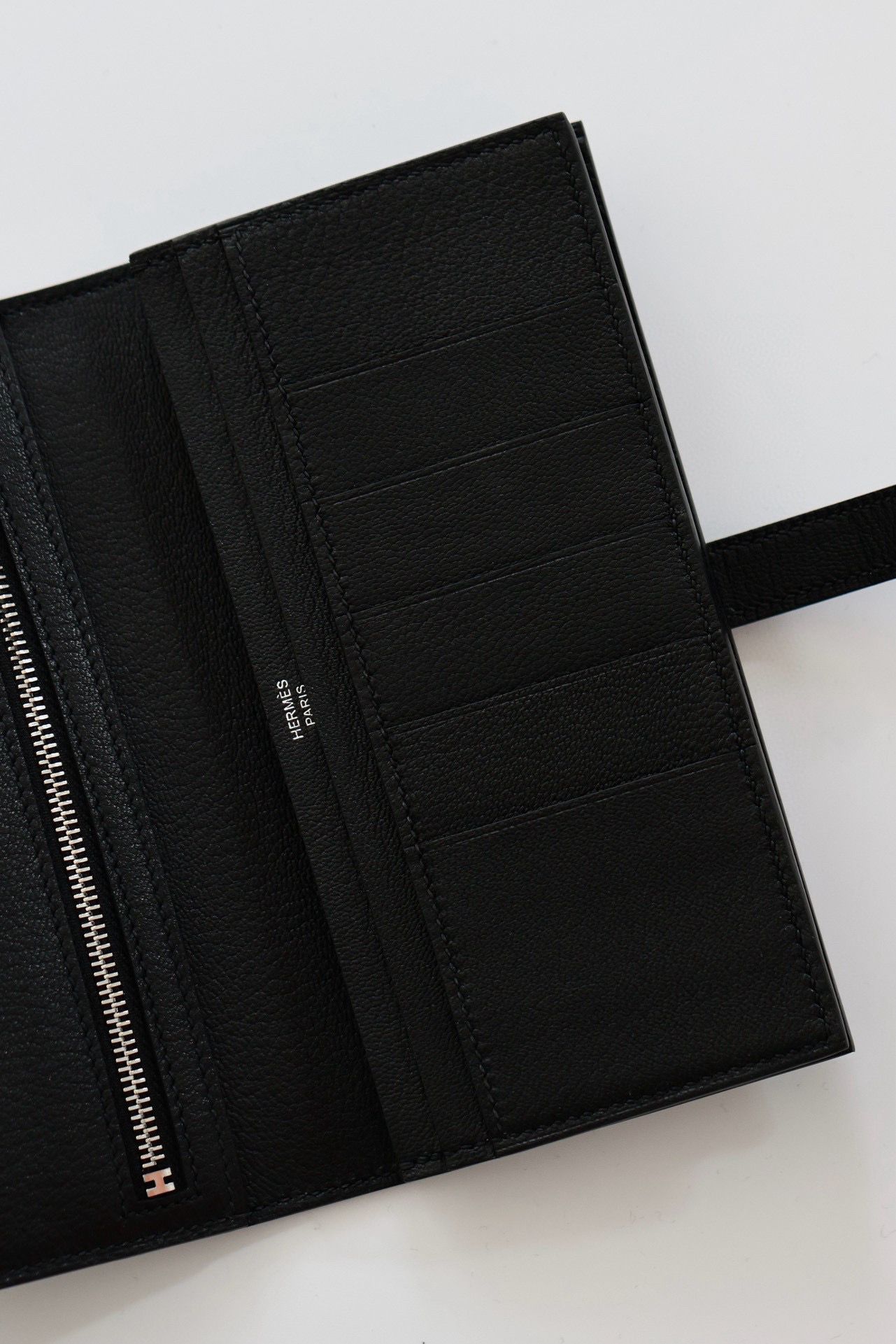 Hermes Bearn Long Wallet in Black Shiny Alligator Leather - Image 5