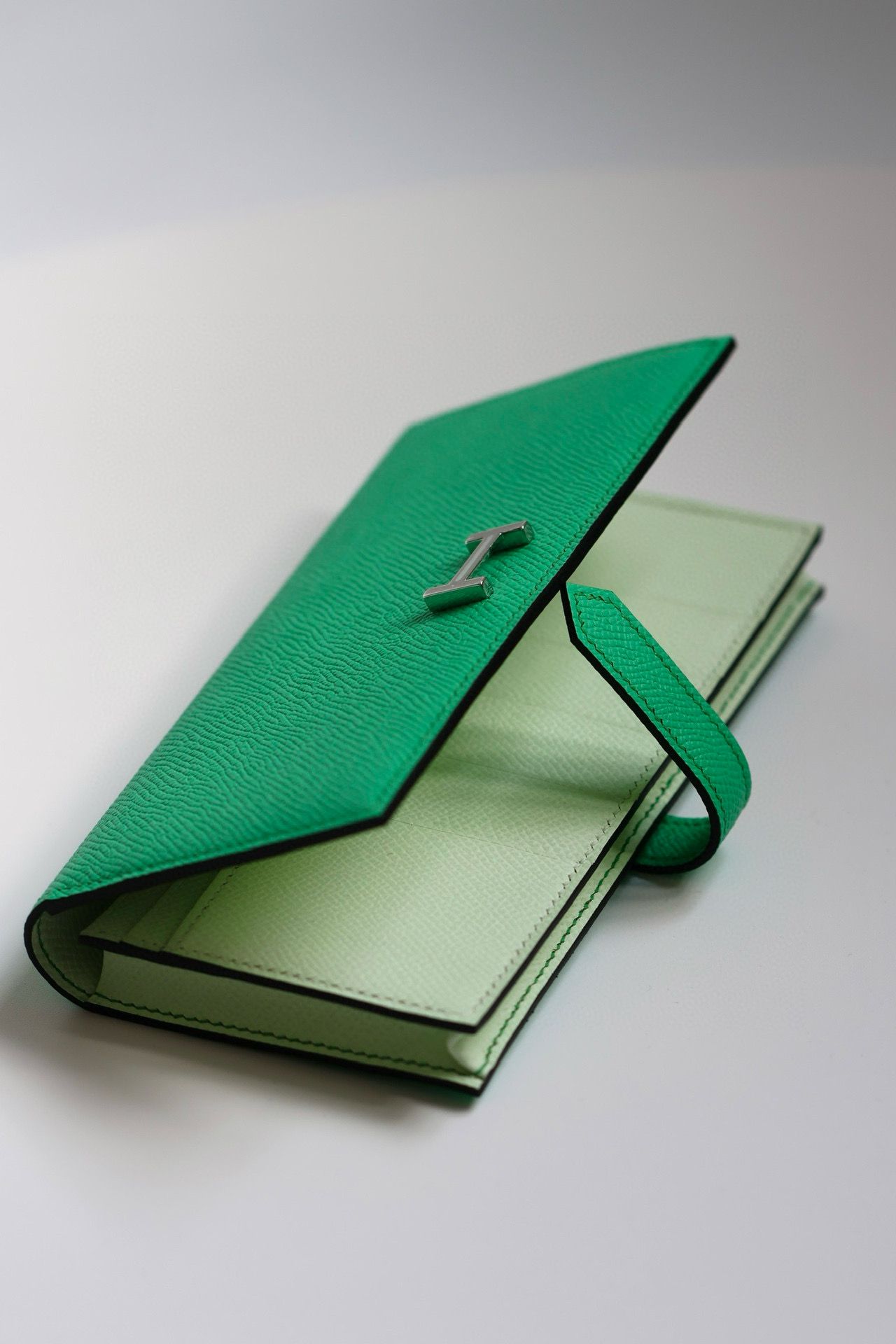 Hermes Bearn Verso Long Wallet in Vert Comics Epsom Calfskin - Image 5
