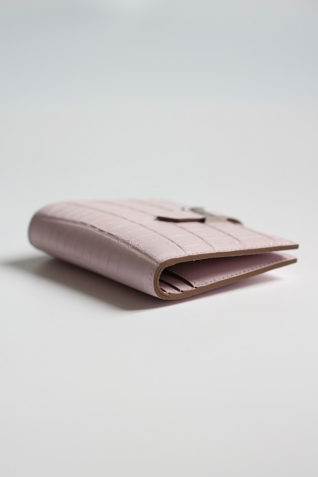 Hermes Bearn Compact Wallet in Mauve Pale Matte Alligator Leather - Image 9