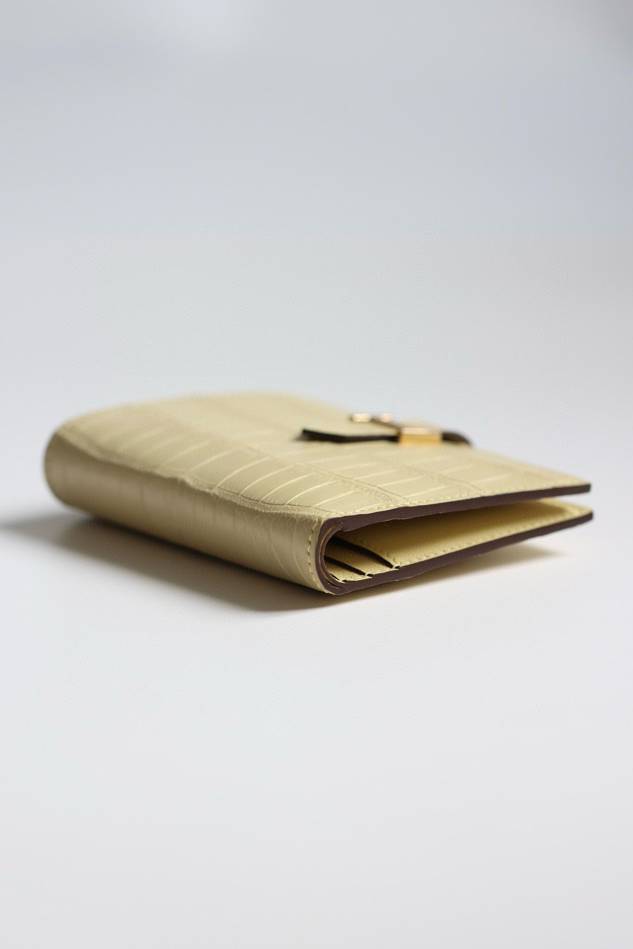 Hermes Bearn Compact Wallet in Vanille Matte Alligator Leather - Image 9