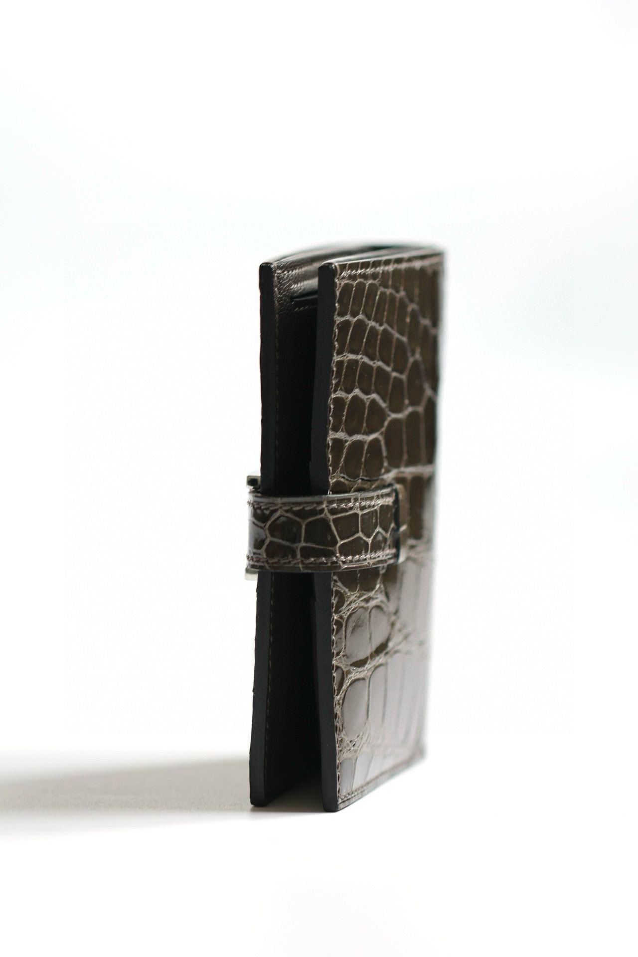 Hermes Bearn Compact Wallet in Graphite Shiny Alligator Leather - Image 3