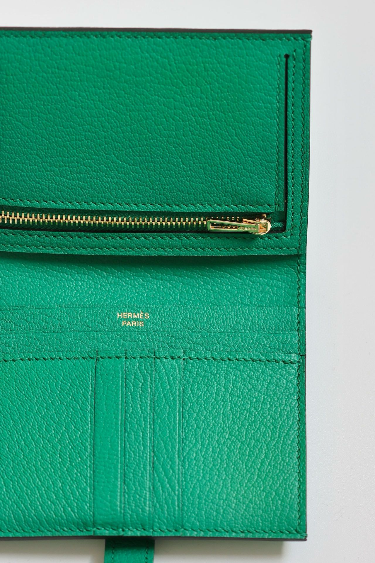 Hermes Bearn Compact Handmade Wallet in Vert Jade Chevre Mysore Goatskin - Image 7