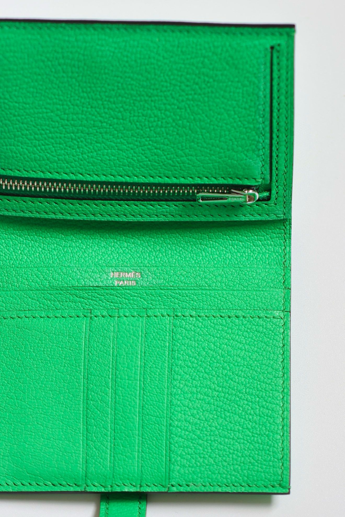 Hermes Bearn Compact Handmade Wallet in Vert Comics Chevre Mysore Goatskin - Image 8