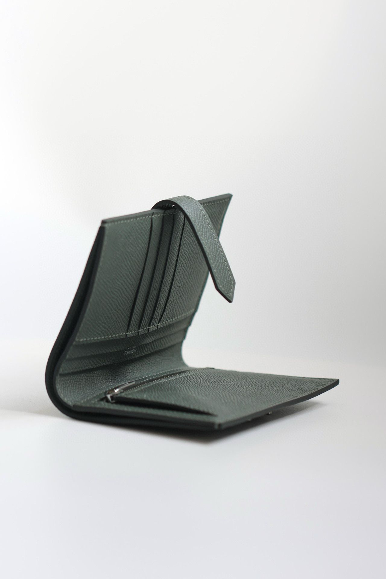 Hermes Bearn Compact Handmade Wallet in Vert Amande Epsom Calfskin - Image 5