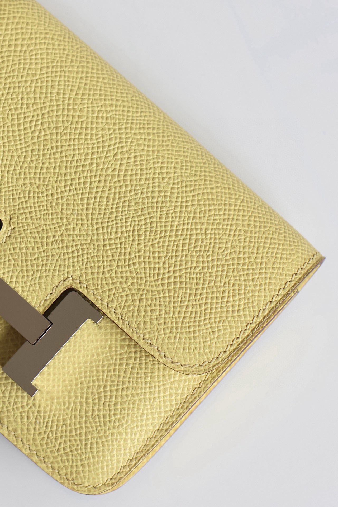 Hermes Constance Slim Wallet in Jaune Poussin Epsom Calfskin - Image 5