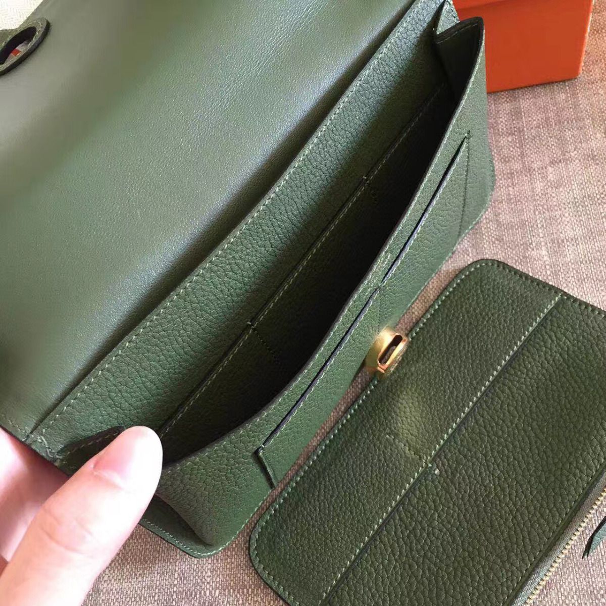 Hermes Dogon Duo Wallet In Green Clemence Leather - Image 4
