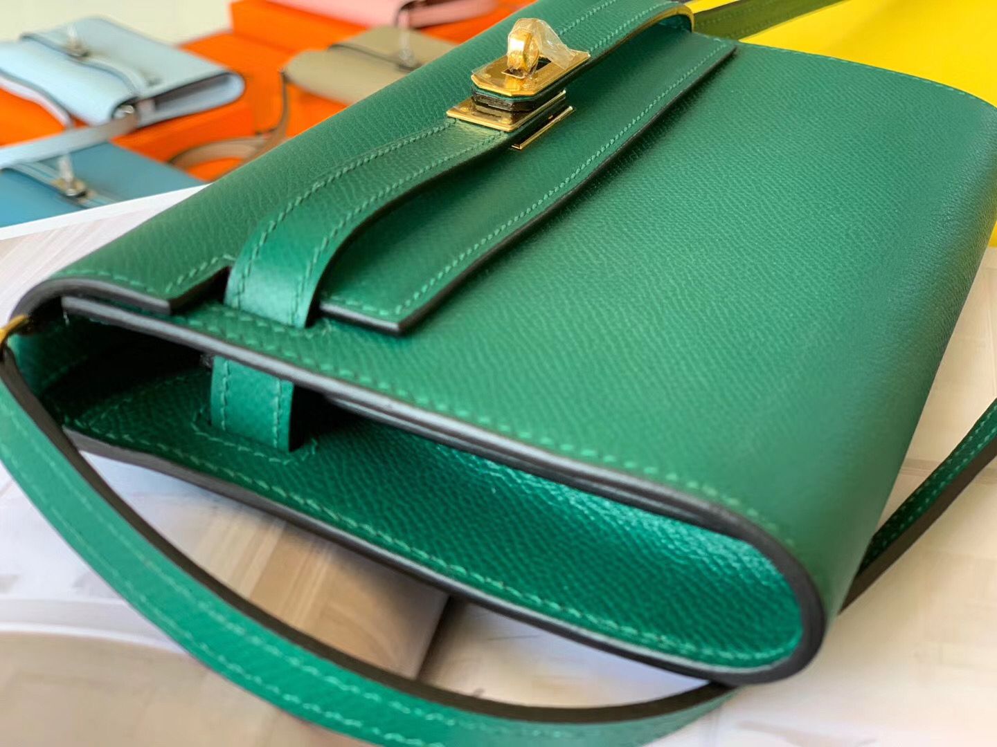 Hermes Kelly Classique To Go Wallet In Malachite Epsom Calfskin - Image 4