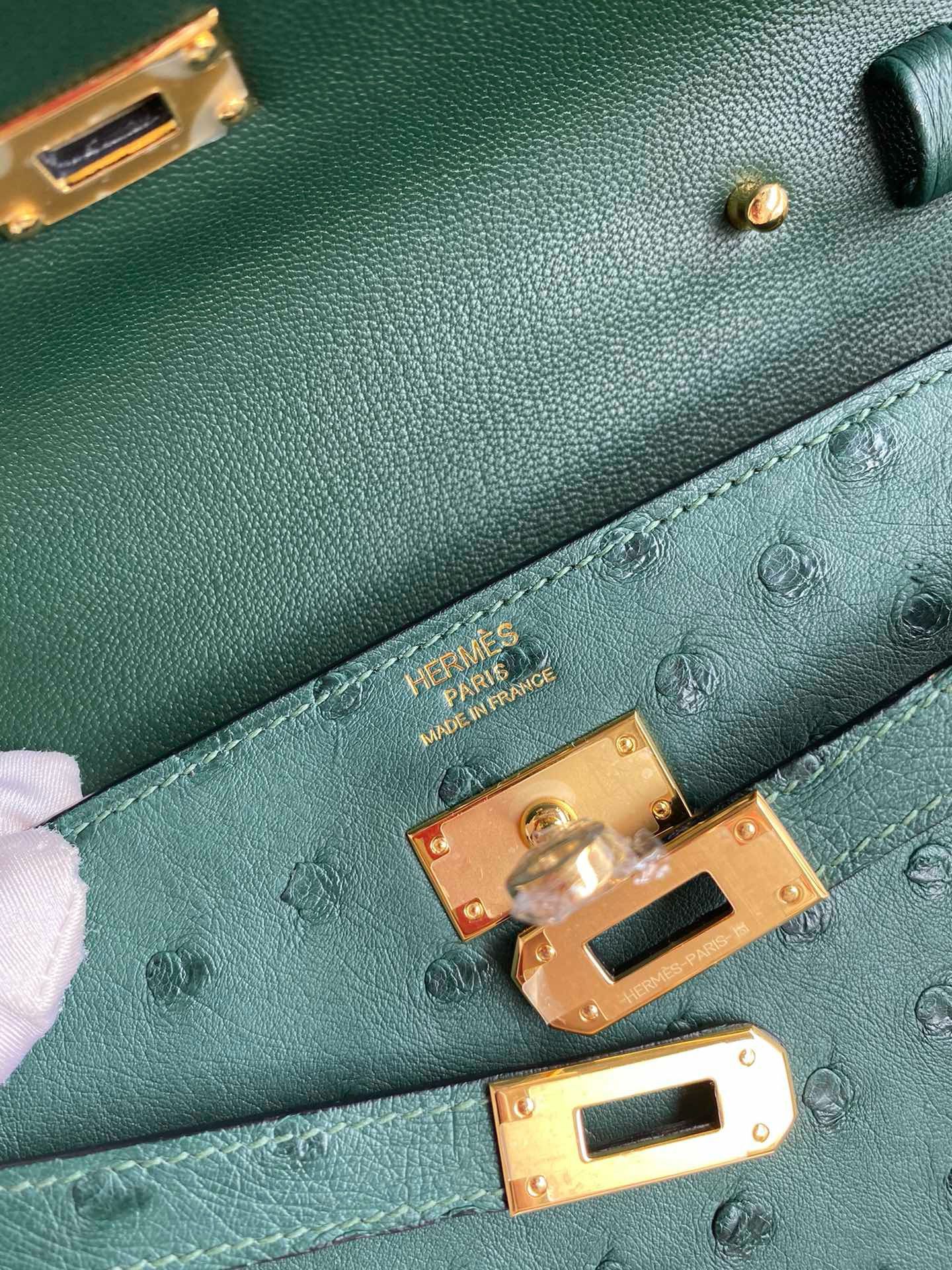 Hermes Kelly Classique To Go Wallet in Malachite Ostrich Leather - Image 7